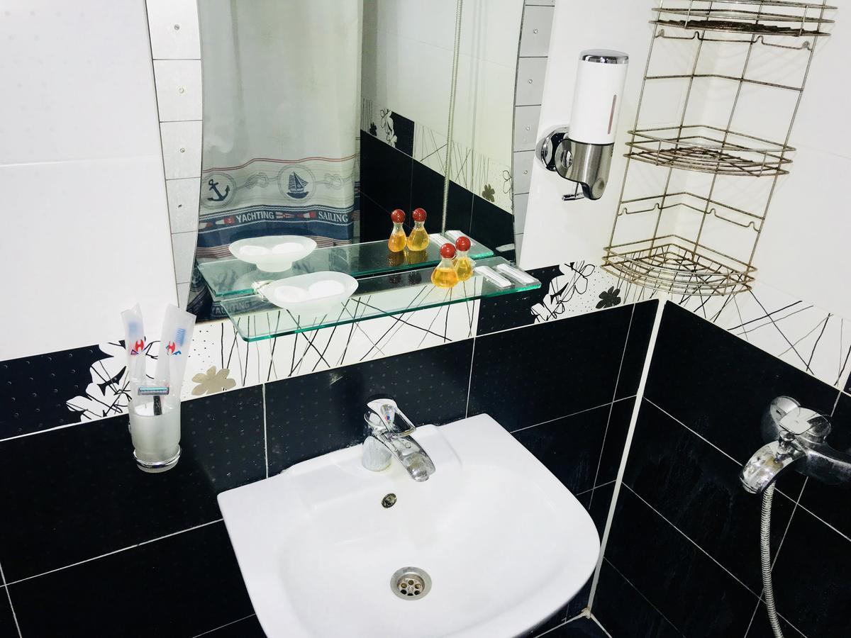 באקו Check-In Hostel מראה חיצוני תמונה